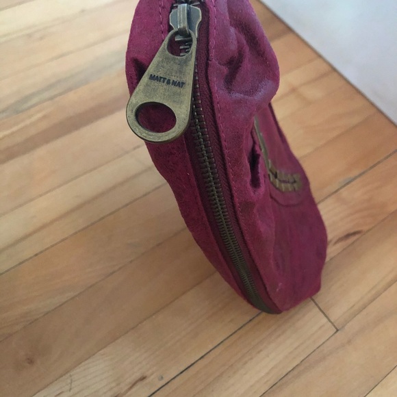 Dark Pink Matt & Nat clutch - like new - Picture 2 of 7